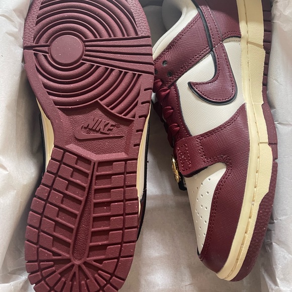 Nike Dunk Low ‘Team Red’ - Picture 7 of 8